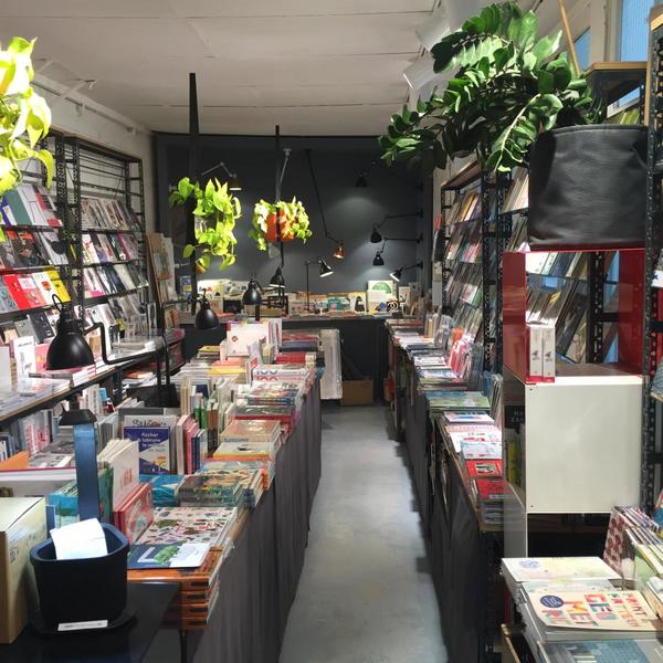 Prise de vue de la librairie Artazart à paris Prise de vue de la librairie Artazart à paris