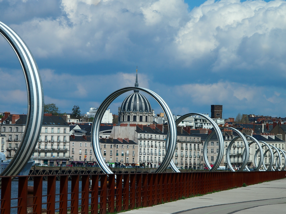 Prise de vue des Anneaux de Buren à Nantes Prise de vue des Anneaux de Buren à Nantes