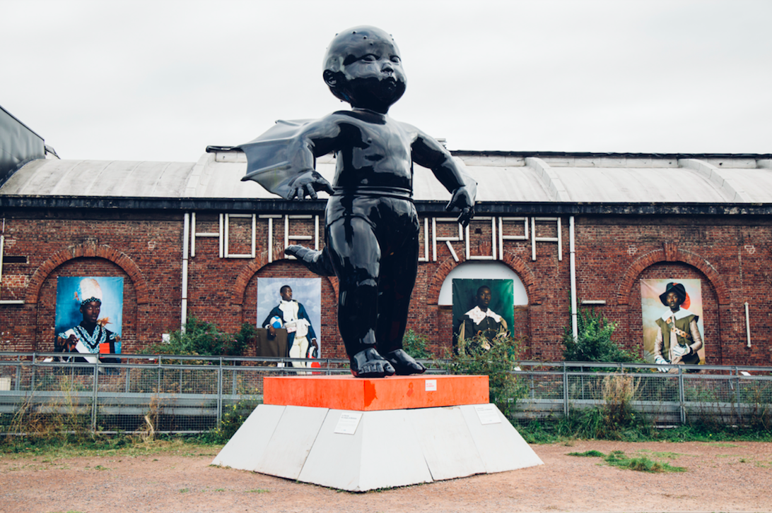 Prise de vue d'une statue face à la gare Saint Sauveur - Lille