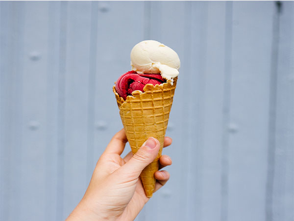 Prise de vue d'une glace artisanale au Café des Orfèvres - Angers Prise de vue d'une glace artisanale au Café des Orfèvres - Angers