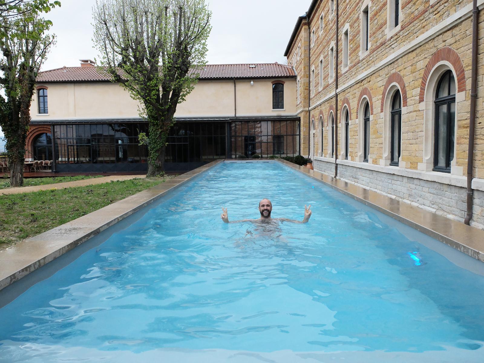 Prise de vue de la piscine extérieur - FOURVIERE HOTEL Prise de vue de la piscine extérieur - FOURVIERE HOTEL