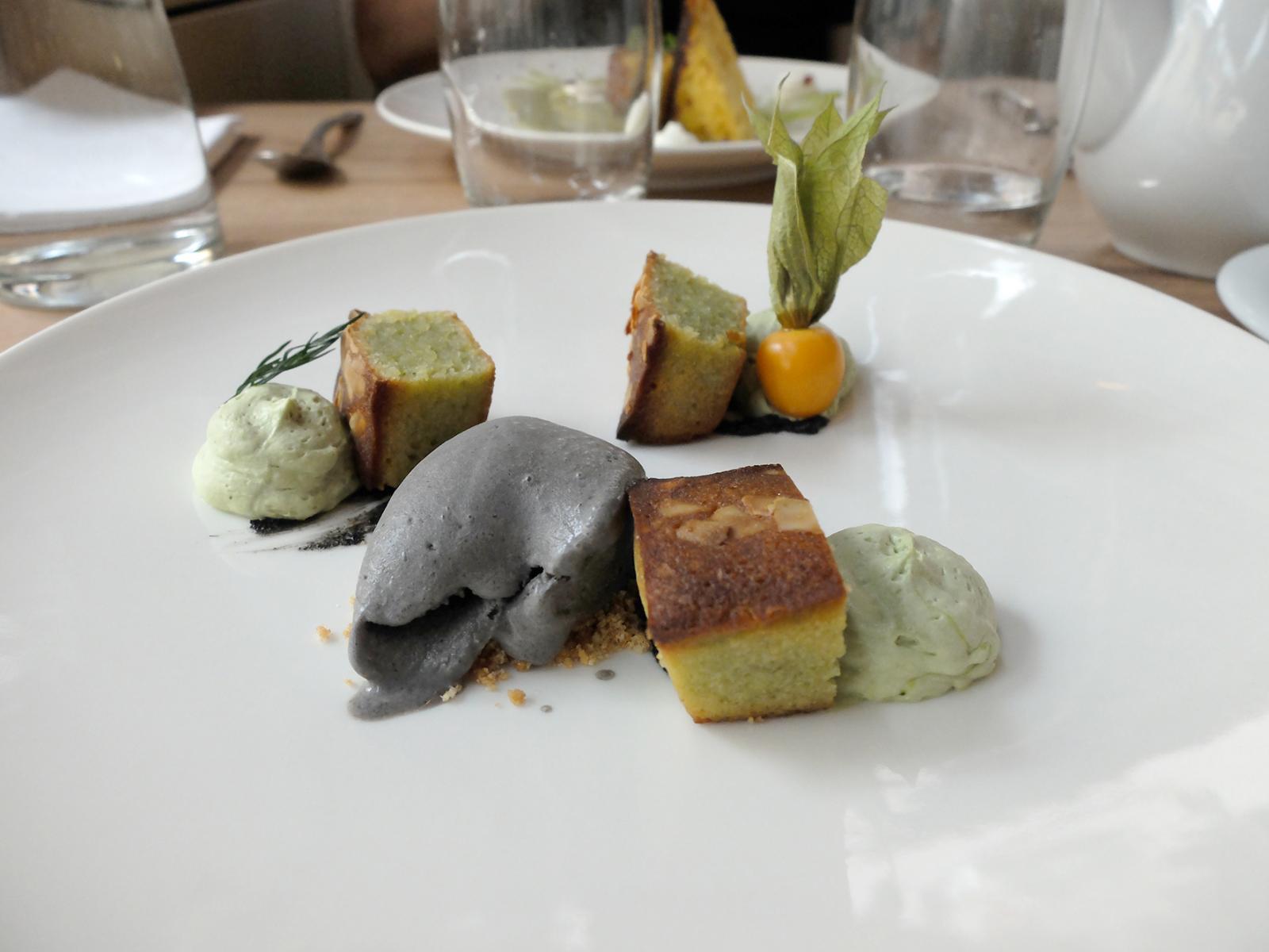 Prise de vue d'un plat du restaurant IMOUTO à Lyon Prise de vue d'un plat du restaurant IMOUTO à Lyon