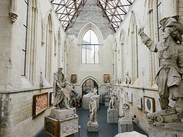 Prise de vue de l'intérieur de la Galerie David - Angers Prise de vue de l'intérieur de la Galerie David - Angers