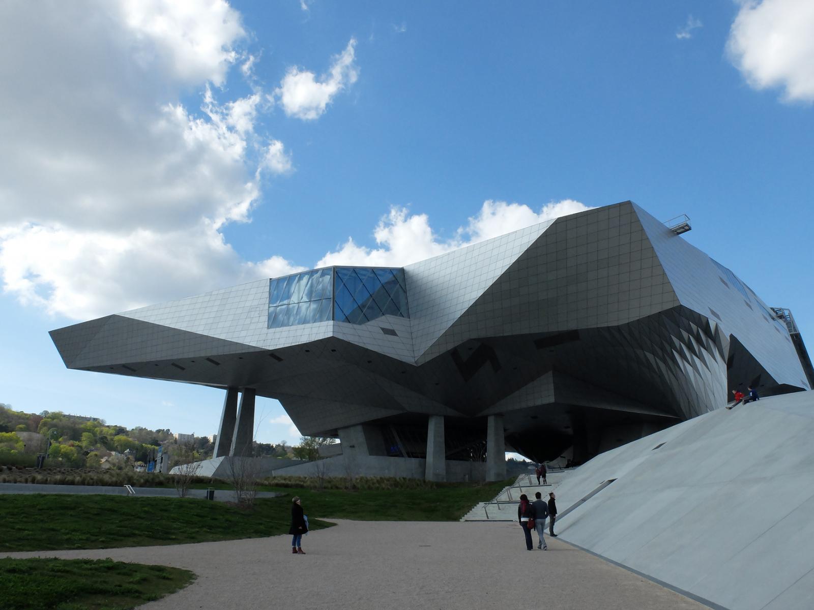 Prise de vue de l'extérieur du Musée des Confluences à Lyon Prise de vue de l'extérieur du Musée des Confluences à Lyon