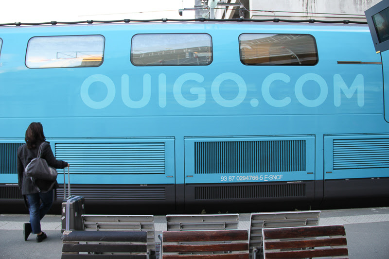 Prise de vue d'un train OUIGO à quai Prise de vue d'un train OUIGO à quai
